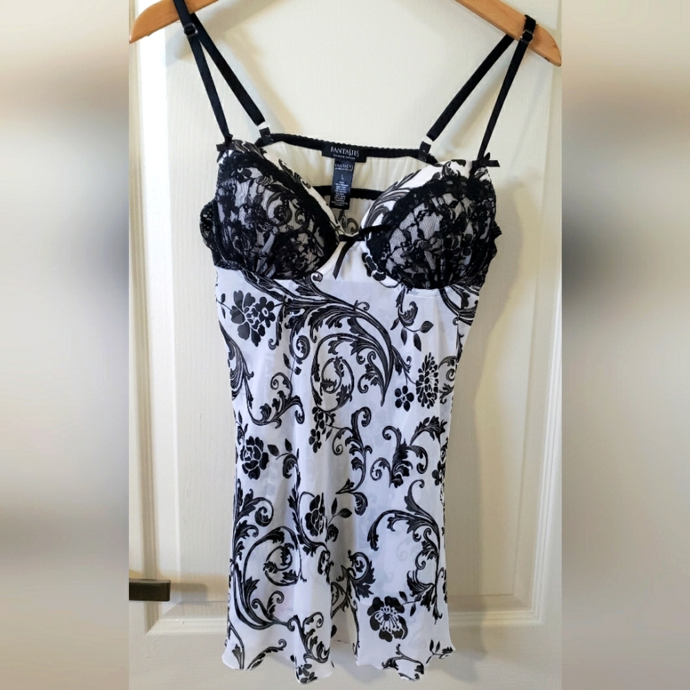Fantasies/ Morgan Tylor lingerie, size L, like new condition